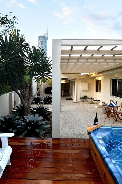 Villa Roma On Capri - GC - Holiday Cairns 2