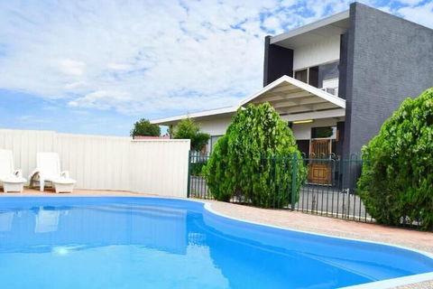 Tamworth City Motel - Holiday Cairns 3