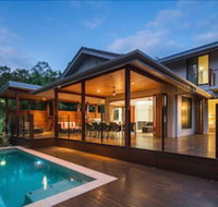 Trito Oceans Edge Luxury House - Holiday Cairns
