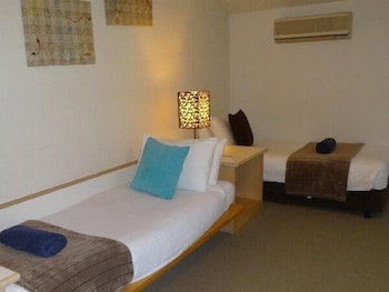 Ironbark - Deluxe Family Townhouse - Holiday Cairns 3