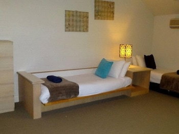 Ironbark - Deluxe Family Townhouse - Holiday Cairns 1