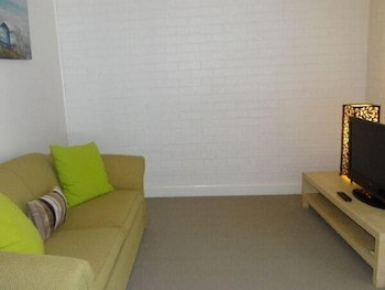 Ironbark - Deluxe Family Townhouse - Holiday Cairns 5