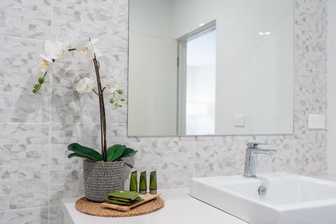 CENTRAL NO 5 LUXURY APARTMENT - Holiday Cairns 4