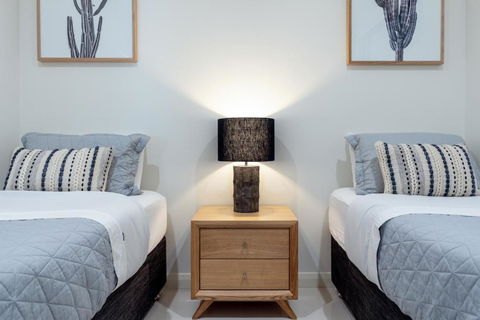 CENTRAL NO 5 LUXURY APARTMENT - Holiday Cairns 1