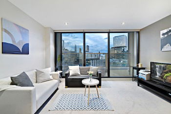 MIRANDA, 1BDR Docklands Apartment - Holiday Cairns 0