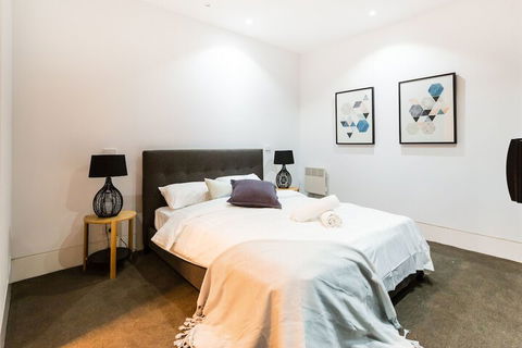 SOPHIA, 2BDR North Melbourne House - Holiday Cairns 4