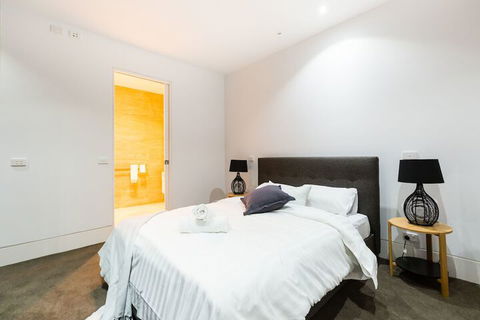 SOPHIA, 2BDR North Melbourne House - Holiday Cairns 6