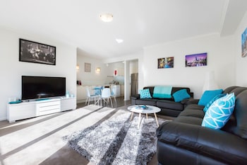KAYLA, 2BDR Southbank Apartment - Holiday Cairns 1