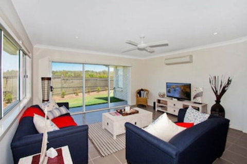 SALTY PAUSE At BONDI HOUSE - Holiday Cairns 0