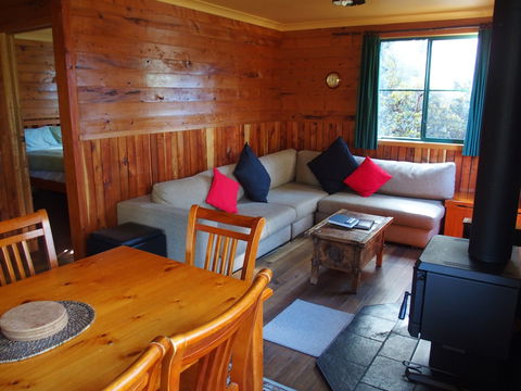 Cradle Mountain Highlanders Cottages - Holiday Cairns 3