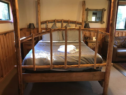 Cradle Mountain Highlanders Cottages - Holiday Cairns 2