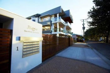 Maggies Beachfront Apt. 7 - Holiday Cairns 1