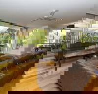 Maggies Beachfront Apt. 2 - Holiday Cairns