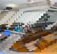 Maggies Beachfront Apt. 11 - Holiday Cairns