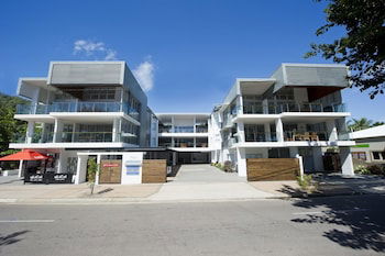 Maggies Beachfront Apt. 9 - Holiday Cairns 1