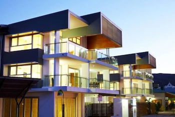 Maggies Beachfront Apt. 9 - Holiday Cairns 2