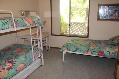 Coastal Retreat Unit 3 - Holiday Cairns 4