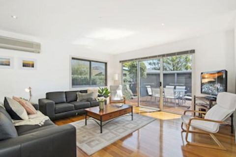Bask At The Glade - Rejuvenate Stays - Holiday Cairns 0