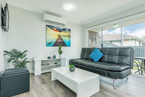 An Ideal Wine Country Getaway Villa - Holiday Cairns 4