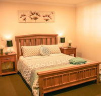 Oak Tree Cottage - Mundaring - Holiday Cairns