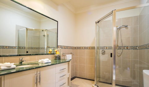 LUXE At Sanctuary Cove - Holiday Cairns 2
