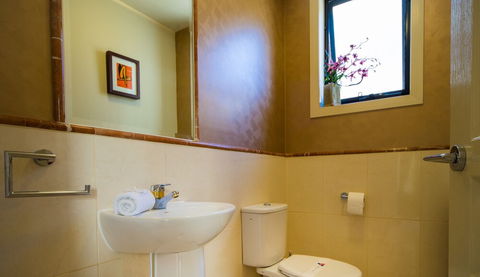 LUXE At Sanctuary Cove - Holiday Cairns 0