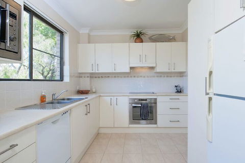 Victory Court Unit 3 / 3 Columbia Close - Holiday Cairns 4