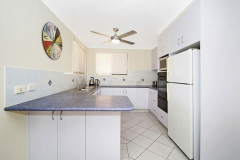 KINGSCLIFF HOLIDAY HOME On The HILL SYDS VIEW - Holiday Cairns 5