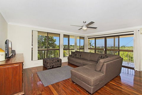 KINGSCLIFF HOLIDAY HOME On The HILL SYDS VIEW - Holiday Cairns 4