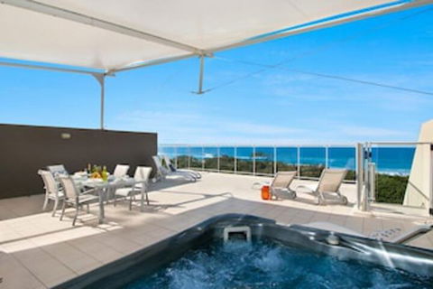 LUXURY BALE PENTHOUSE & JACUZZI SPA 1328 NORTH CULTURE - Holiday Cairns 0