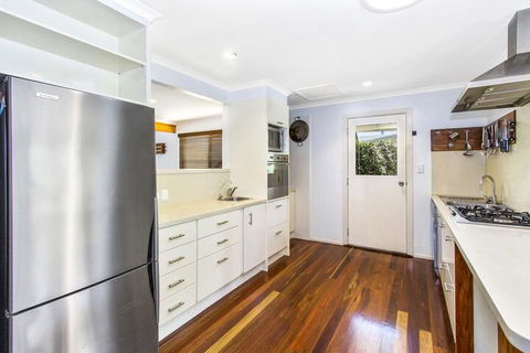CABARITA BEACH BLISS HOLIDAY HOME On The LAKE - Holiday Cairns 3