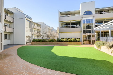 Accommodate Canberra The Summit - Holiday Cairns 3