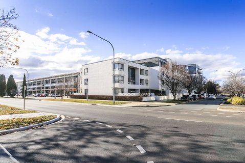 Accommodate Canberra The Summit - Holiday Cairns 1