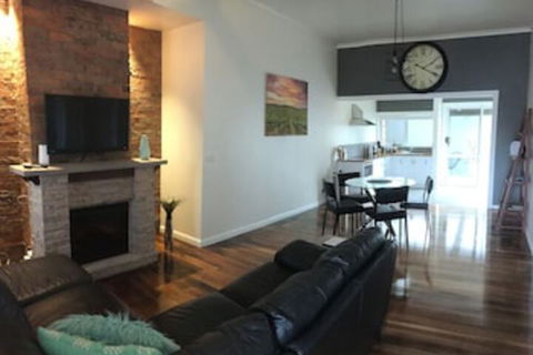 Take 5ive - Holiday Cairns 0