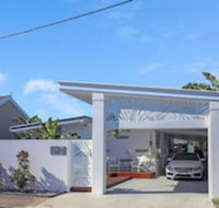 Miami Beachside Beach House - Holiday Cairns