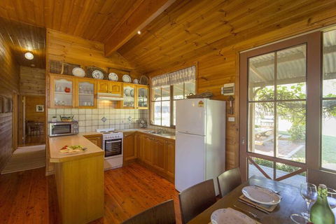 Silky Oak Cottage - Holiday Cairns 3