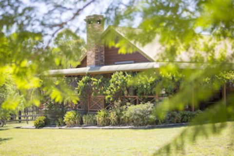 Silky Oak Cottage - Holiday Cairns 0
