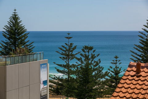 Scarborough Seaside Apartment 121 - Holiday Cairns 2