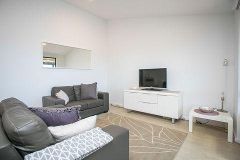 Scarborough Seaside Apartment 121 - Holiday Cairns 0