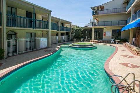 Scarborough Seaside Apartment 121 - Holiday Cairns 6
