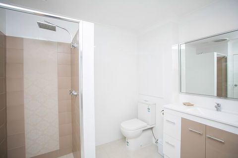 Scarborough Seaside Apartment 121 - Holiday Cairns 4