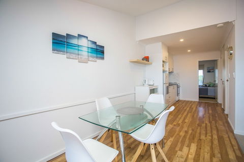 Scarborough Seaside Apartment 121 - Holiday Cairns 1