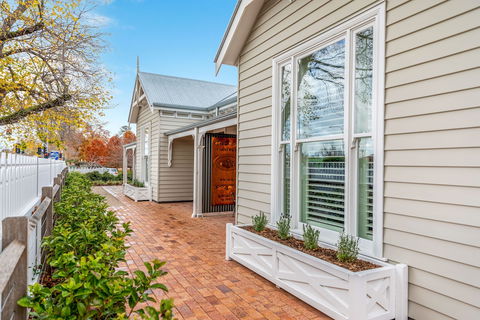 Grandview Accommodation - The Elm Tree Apartments - Holiday Cairns 3