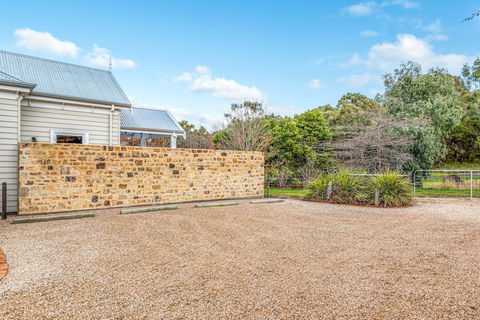 Grandview Accommodation - The Elm Tree Apartments - Holiday Cairns 2