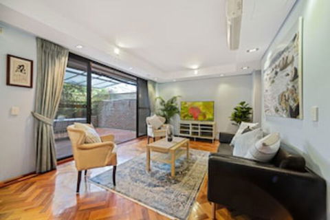 Terrace Living In The Heart Of Sydney - Holiday Cairns 0