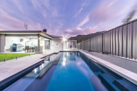 Whitsunday Sands - Cannon Valley - Holiday Cairns 0