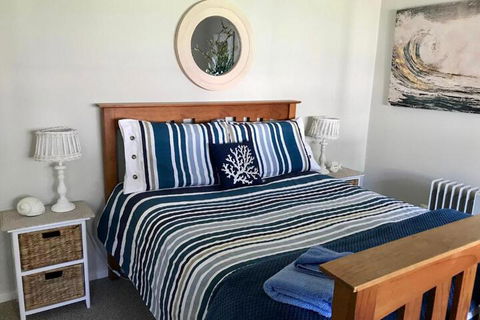 Lakeview Cottage - Holiday Cairns 5