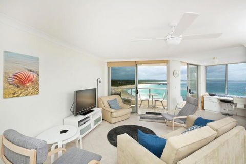 Beachpoint Unit 501 28 North Street - Holiday Cairns 3