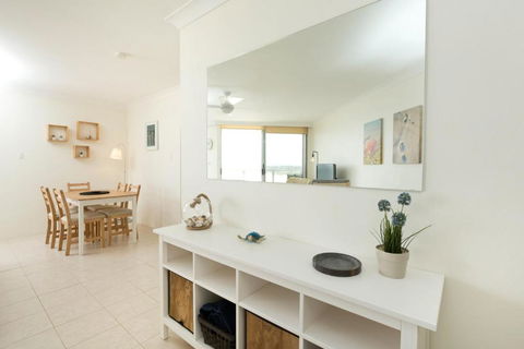 Beachpoint Unit 501 28 North Street - Holiday Cairns 2