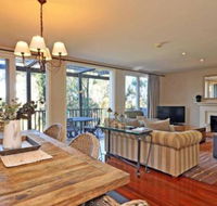 Villa Beaujolais Located Within Cypress Lakes - Holiday Cairns
